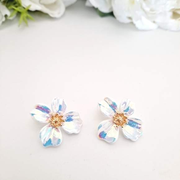 💖2/$30 Boho Gold white Daisy Flower dainty iridescent Stud cottagecore earrings - Picture 13 of 16